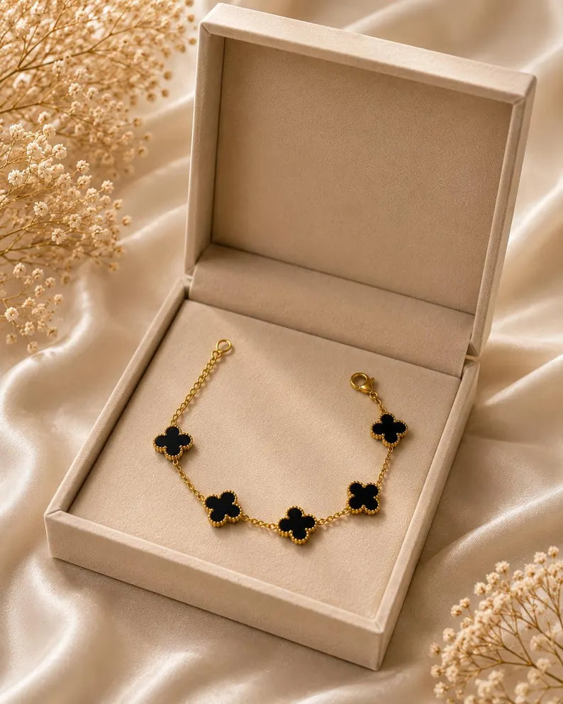 Black Clover Jewelry Set